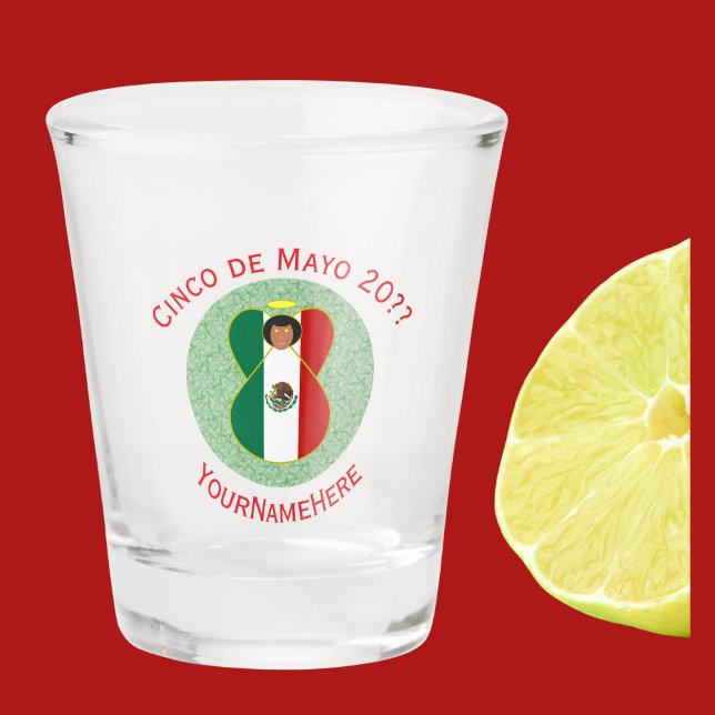 Vaso De Chupito Ángel Mexicano Cinco de Mayo Personalizado (Angel dressed in Mexican Flag for Cinco de Mayo. Add name below in red. Above add holiday and year.)