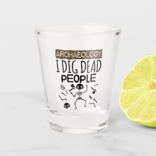 Vaso De Chupito Arqueología I Cavar Arqueólogo De Personas Muertas