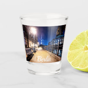 Vaso De Chupito Bancos cerca del río Spree en Berlín, Alemania