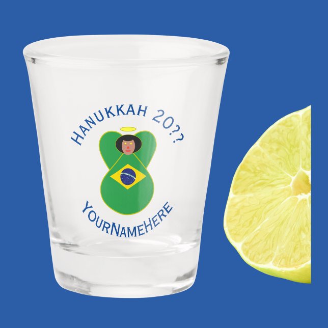 Vaso De Chupito Bandera del Ángel de Hanukkah brasileño personaliz (Shot glass has dark skinned angel wearing the Brazilian Flag. Personalize with holiday, year, name.)
