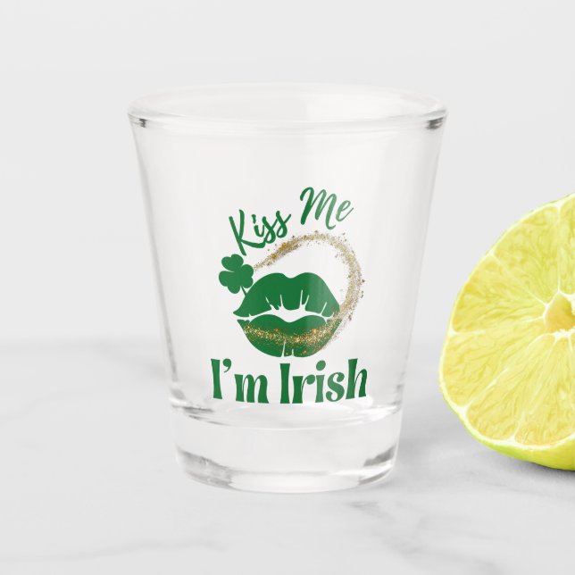 Vaso De Chupito Bésame, soy labios irlandeses y Shamrock (Anverso)