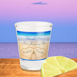 Vaso De Chupito Boda de playa mantiene los corazones de sake en ar
