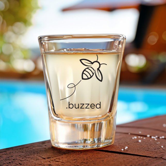 Vaso De Chupito Bumble Bee divertido (Funny Buzzed shot glass from the Cheeky Sippers collection by MugPint.)