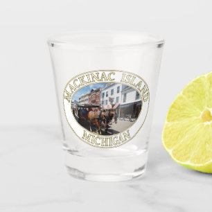 Vaso De Chupito Caballo y carro en el centro de la isla Mackinac,