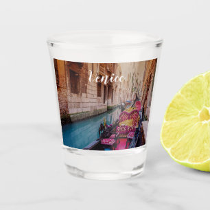 Vaso De Chupito Canal con gondola tradicional en Venecia, Italia