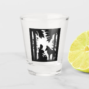 Vaso De Chupito Caperucita de silueta blanca negra en lobo de bosq