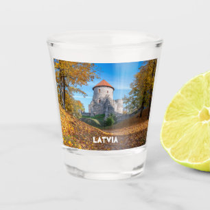 Vaso De Chupito Castillo medieval rodeado de bosques