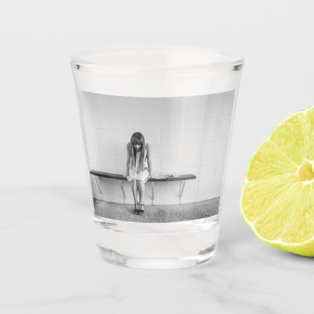 Vaso De Chupito Chica preocupado (Anverso)