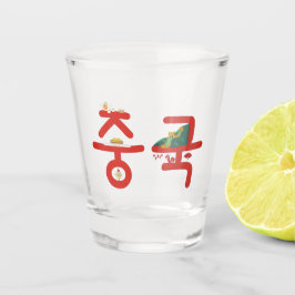 Vaso De Chupito China 중 국 en una soju coreana cubierta de un dispa