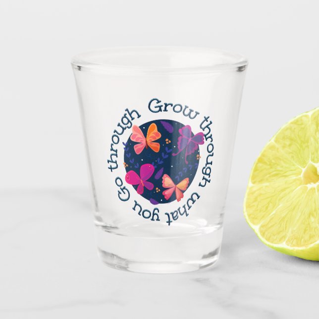 Vaso De Chupito Crecer a través de lo que pasas (Anverso)