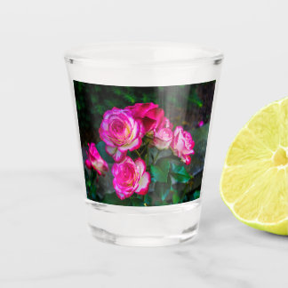 Vaso De Chupito Cristal de disparo en el jardín de la rosa roja