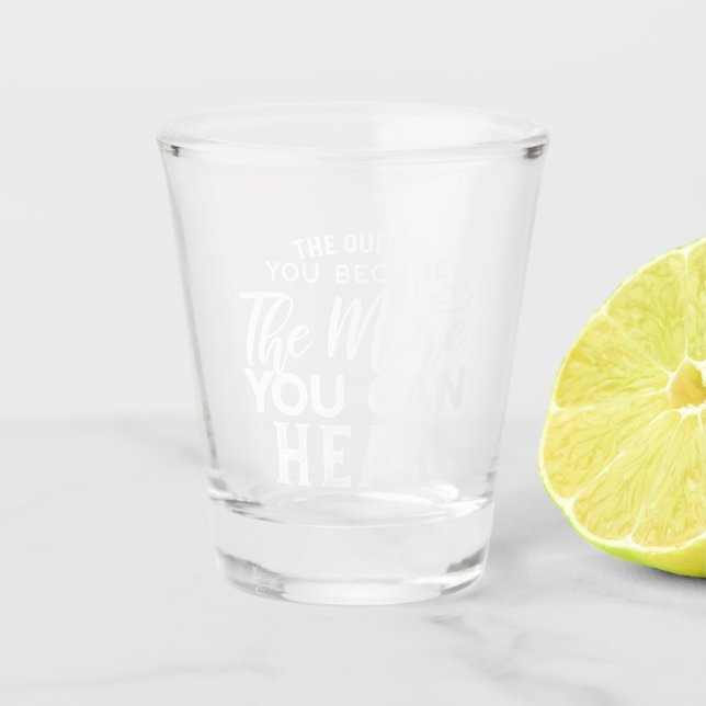 Vaso De Chupito Cuanto Más Tranquilo Te Conviertas Más Puedes Oír  (Anverso)