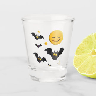 Vaso de chupito de murciélagos bajo la luz de la l