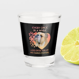 Vaso De Chupito De Vez En Cuando Un Perro Entra En Tu Vida