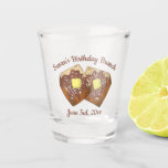 Vaso De Chupito Desayuno francés con mantequilla y jarabe<br><div class="desc">El diseño presenta un original ilustracion de marca de deliciosas tostadas de estilo "shallah" (también llamado "pan eggy") coronado con jarabe, azúcar de pastelería en polvo y una parte de mantequilla. ¡Una comida de desayuno favorita! Ideal para el desayuno o la celebración del brunch. Sólo personaliza con la información de...</div>