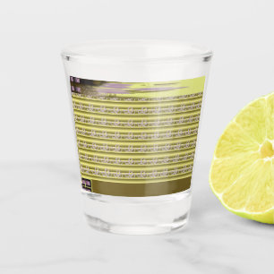 Vaso De Chupito diseño de un florero con flores en él