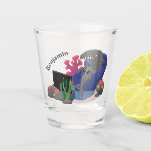 Vaso De Chupito Divertido tiburón viendo al personalizado de telev