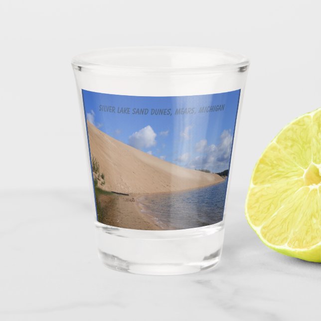 Vaso De Chupito Dunas de arena plateada en el lago, Mears, Michiga (Anverso)