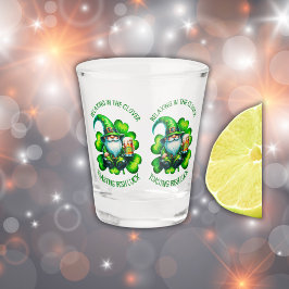 Vaso De Chupito El día de Santa Patricia con la cerveza |