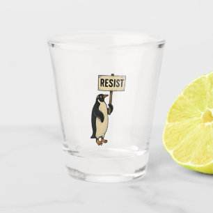 Vaso De Chupito El extraño pingüino resiste la protesta contra los