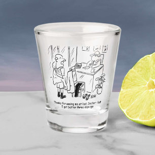 Vaso De Chupito El paciente le dice al Médica que es mejor ahora.