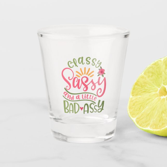 Vaso De Chupito Elegante Y Un Poco Mal Chica Sassy (Anverso)