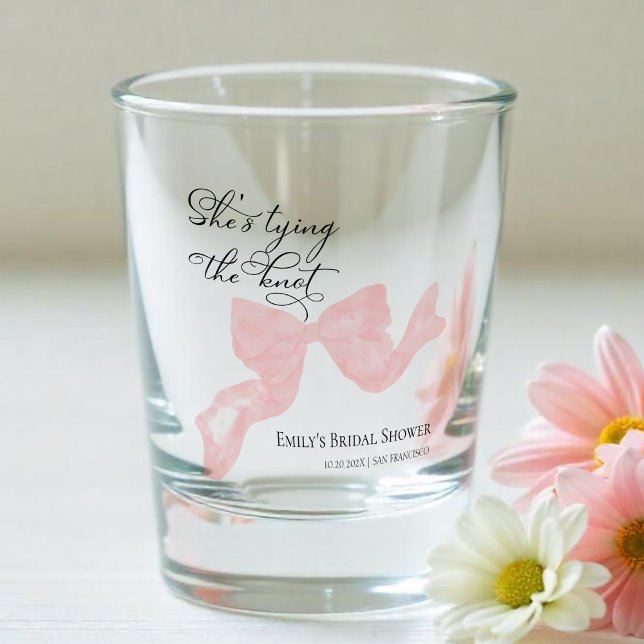 Vaso De Chupito Ella está atando el nudo | Ducha de novias de vaca (Subido por el creador)