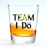 Vaso De Chupito Equipo I Do Jamaican Flag Boda Bachelorette Party<br><div class="desc">Bandera jamaiquina "Team I Do" le disparó gafas a un evento de un boda de Jamaica o a una fiesta de solteros/solteras con temática jamaiquina. Ideal para una fiesta de bodas.</div>
