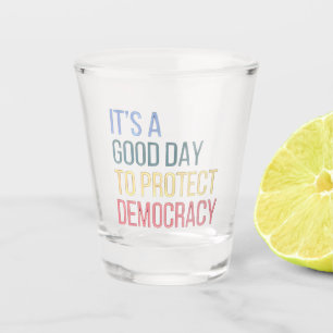 Vaso De Chupito Es un buen día para proteger la democracia