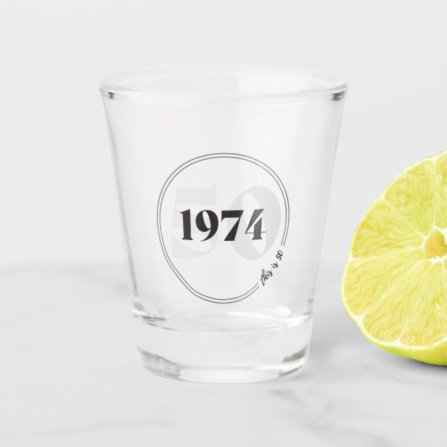 Vaso De Chupito Este es el 50 de 1974 Vidrio de disparo. Cumpleaño (Anverso)