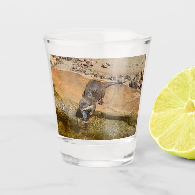 Vaso De Chupito **"Festín Pondside: Un Otter y su atracción"** (Anverso)