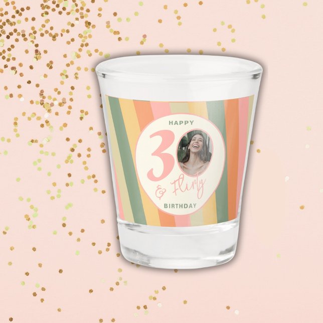 Vaso De Chupito Fiesta de cumpleaños de fotos rosadas de Treinta y (Subido por el creador)