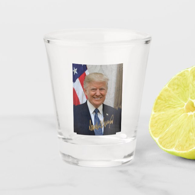 VASO DE CHUPITO FIRMADO POR EL PRESIDENTE TRUMP...... (Anverso)