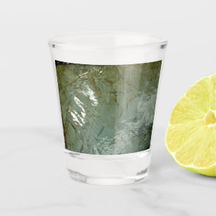 Vaso De Chupito Foto de la naturaleza de la losa cubierta de agua