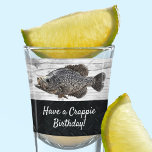 Vaso De Chupito Funny Guay Crappie Fishing Birday Pun<br><div class="desc">Para la persona que ama pescar,  este es el regalo perfecto de cumpleaños,  pueden mostrar su amor por la pesca. El diseño incluye un trofeo de crujiente. Con el divertido juego de palabras "¡Ten un cumpleaños rappie!".</div>