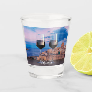 Vaso De Chupito Gafas de vino con vistas a la puesta de sol sobre 