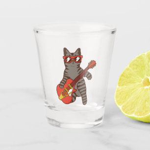 Vaso De Chupito Gato usando gafas de sol tocando guitarra