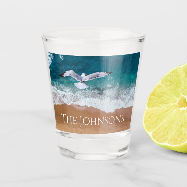 Vaso De Chupito Gaviota sobre la costa del mar (Anverso)