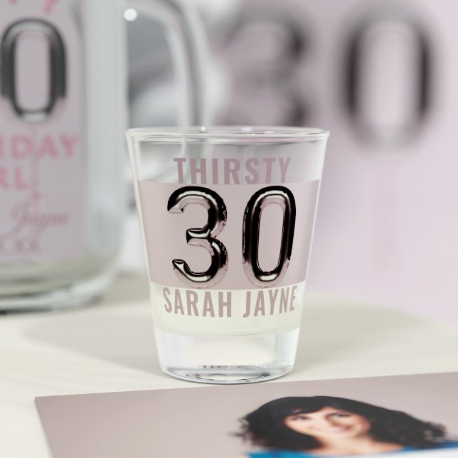 Vaso De Chupito Glass de disparo personalizado de globo de cumplea (Happy 30th Birthday! Take a shot! A pink and silver shot glass to remember the day. Add your name!)