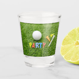 Vaso De Chupito Golf Par Tee sobre hierba verde para fiesta golfis