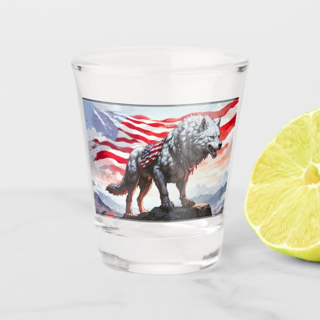 Vaso De Chupito "Guardián de la Libertad: El Lobo Patriótico" (Anverso)