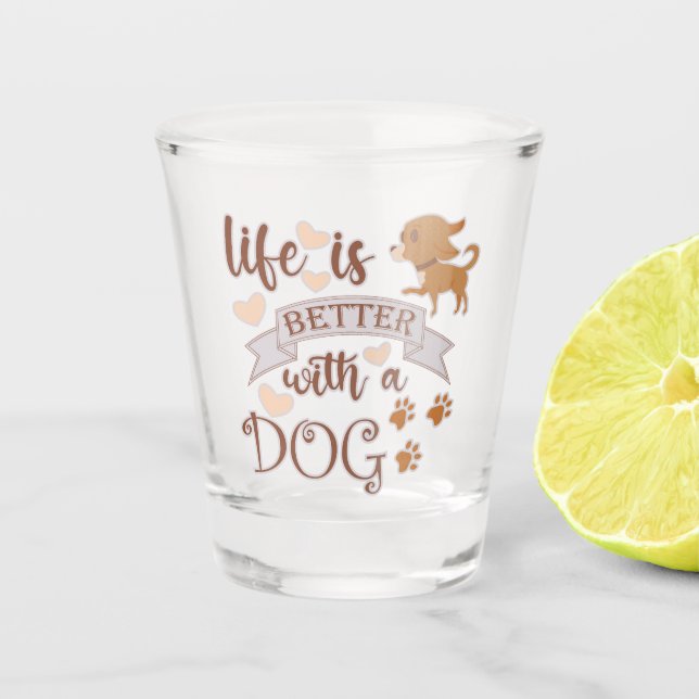 Vaso De Chupito La vida es mejor con una frase de perro chihuahua  (Anverso)