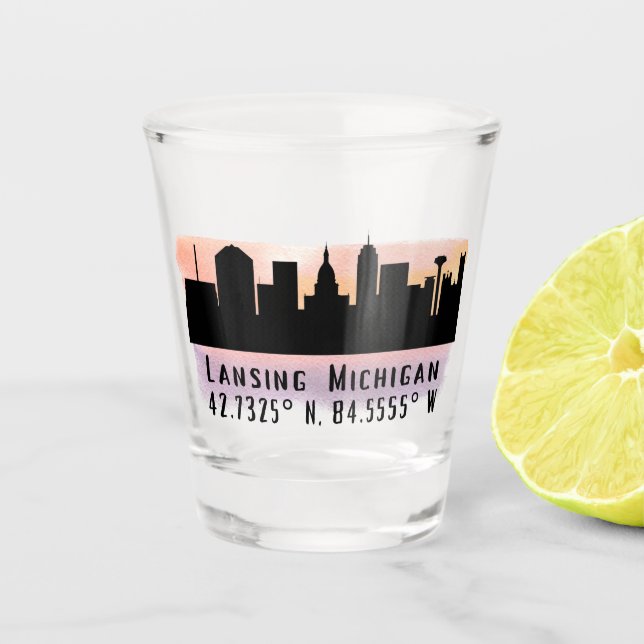 Vaso De Chupito Lansing MI City Skyline Latitude y Longitud (Anverso)