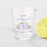 Vaso De Chupito Lavender Boho Floral Elegante Boda de la dama de h<br><div class="desc">Estas hermosas gafas de tiro son una manera divertida y reflexiva de agradecer a sus bodas damas de honor. Cuentan con un bonito diseño de moda boho con elegantes letras de guión y un grupo de rosas acuarelas pintadas a mano, flores, hojas de eucalipto y vegetación en tonos lavanda, lila...</div>