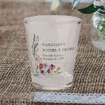 Vaso De Chupito Madre de la novia Boda floral de la flor silvestre<br><div class="desc">Vidrio de disparo personalizado para usted al personalizar de la Madre de la Novia incluyendo los nombres de la novia y el novio y la fecha del boda. Este rústico diseño botánico rústico tiene un ramo de flores silvestres que incluye amapola de margarita y flor de maíz, flores de conefre...</div>
