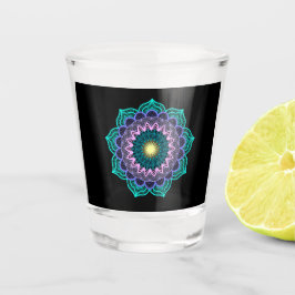 Vaso De Chupito Mandalá Colorido sobre Fondo Negro
