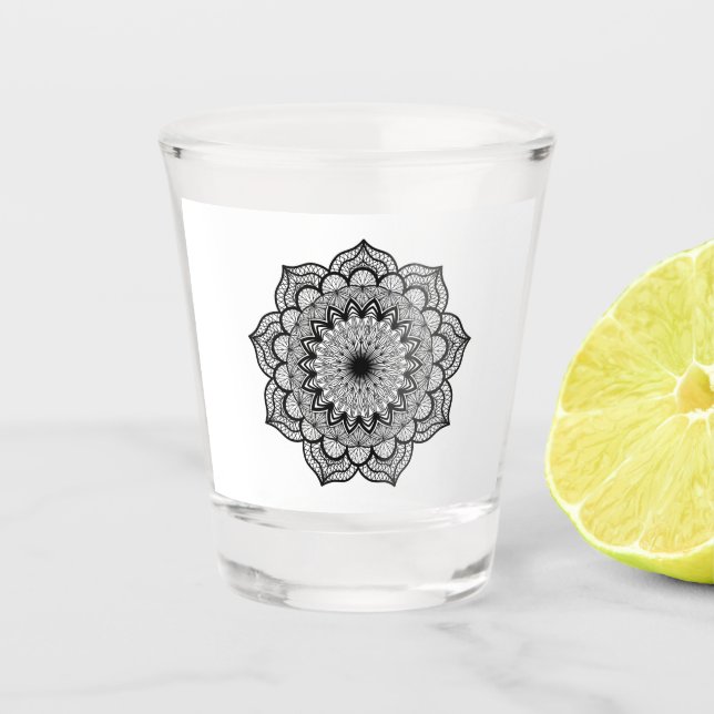 Vaso De Chupito Mandalá negro sobre fondo blanco (Anverso)
