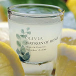 Vaso De Chupito Matrón de Honor Eucalyptus Greenery Personalizado<br><div class="desc">Vidrio de disparo personalizado para que personalizar con el nombre de su señoría, los nombres de la novia y del novio y la fecha del boda. Un diseño delicado con una pizca de hojas de eucalipto sobre una acuarela con vegetación acuática y follaje en tonos polvorientos grises y verdes. Un...</div>