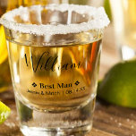 Vaso De Chupito Mejor fecha de Boda de hombre y nombres personaliz<br><div class="desc">Vidrio personalizado para tu mejor hombre - un encantador regalo de boda para tu fiesta de boda. Diseño elegante y minimalista en tipografía moderna de color negro. La plantilla de nombres está lista para que usted pueda personalizar con el nombre de su mejor hombre, el nombre de la novia y...</div>