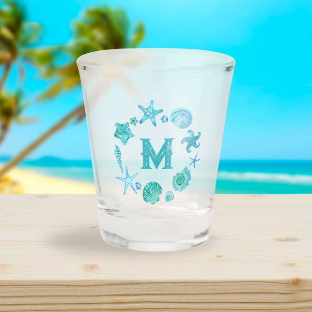Vaso De Chupito Monograma de la cuenca azul y la estepa (Blue Watercolor Seashells and Starfish Monogram Shot Glass)